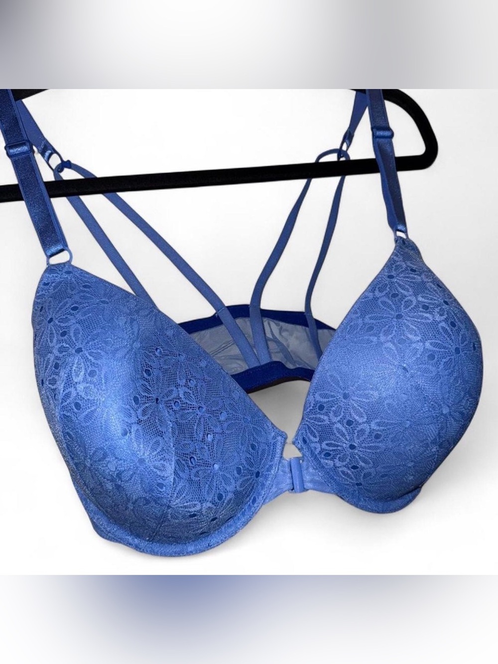 VICTORIA’S SECRET Blue lace bra with adjustable straps sz 38DDD ✨